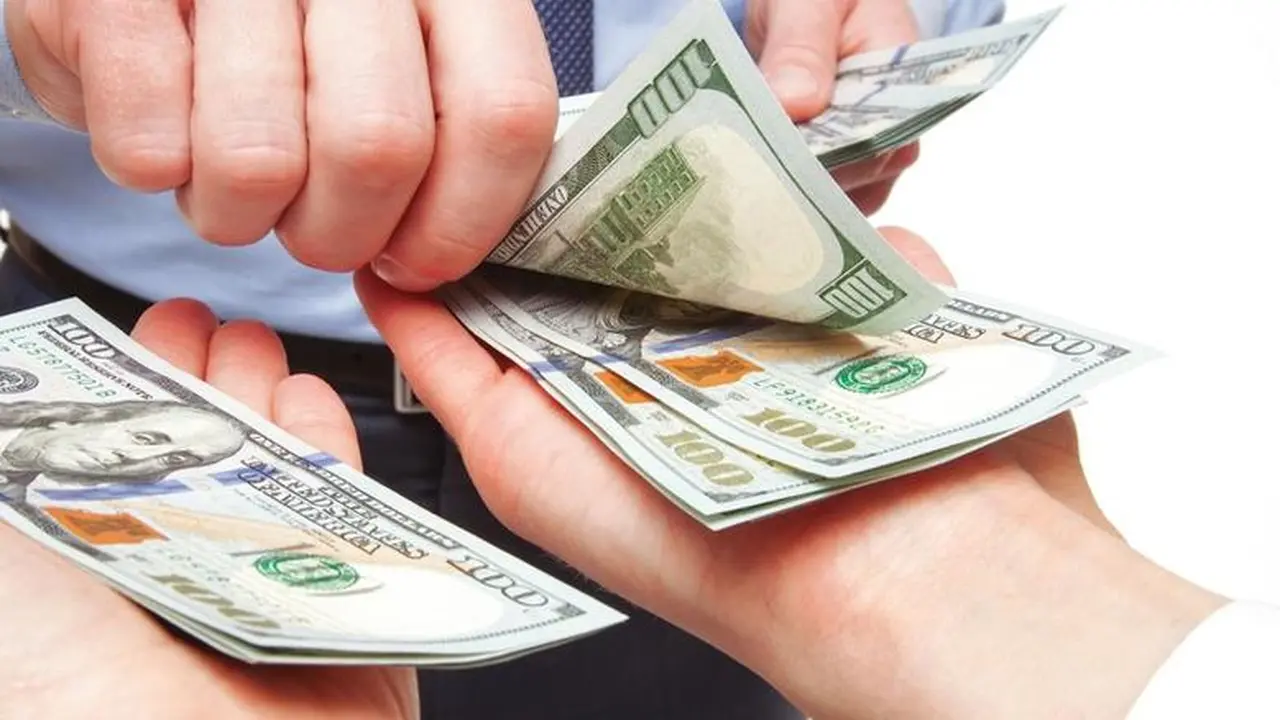 تحركات البنوك.. تحديثات جديدة في سعر الدولار مقابل الجنيه قبل بدء التعاملات